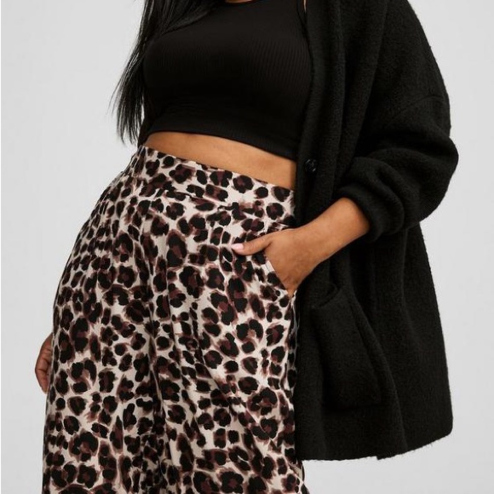 Torrid Pull-On Wide Leg Leopard Pant Size 4X-26 - Picture 3 of 6